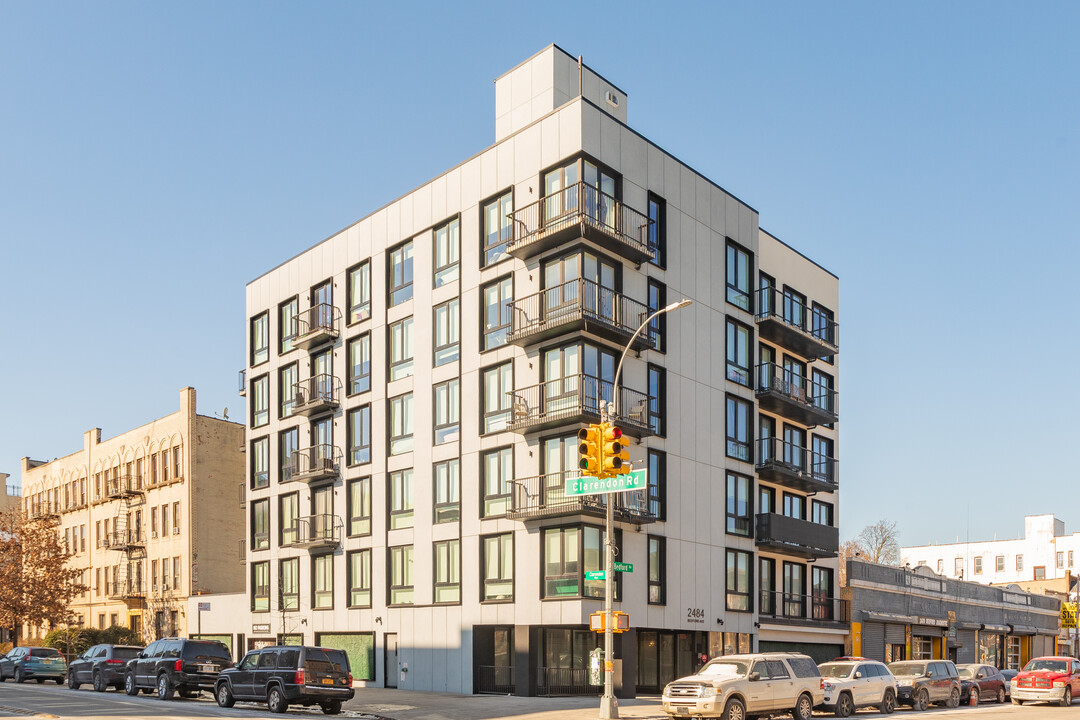2484 Bedford Ave in Brooklyn, NY - Foto de edificio