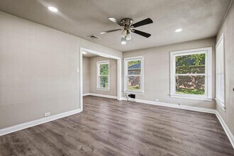 1708 N Woods St in Sherman, TX - Building Photo - Building Photo