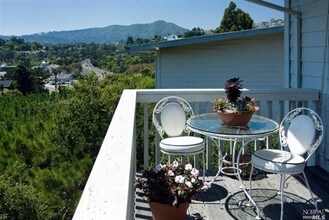 26 Circle in Tiburon, CA - Foto de edificio - Building Photo