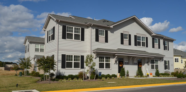 Crofton at Spence Crossing in Virginia Beach, VA - Foto de edificio - Building Photo