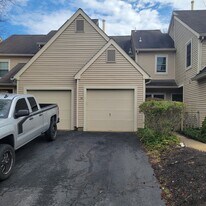 84 Woodlake Dr in Evesham, NJ - Building Photo