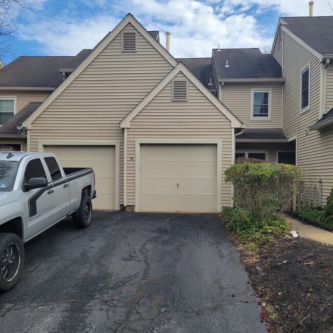 property at 84 Woodlake Dr