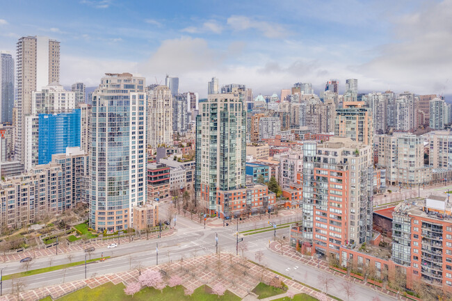 Parkview Towers in Vancouver, BC - Building Photo - Building Photo