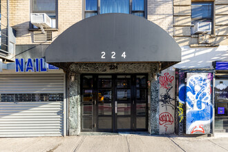 132 Avenue C in New York, NY - Building Photo - Building Photo