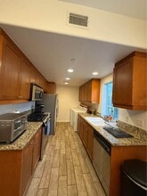 17230 Newhope St, Unit 214 in Fountain Valley, CA - Foto de edificio - Building Photo