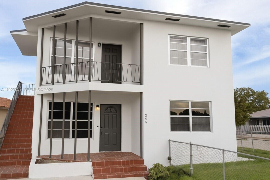 345 Beacom Blvd in Miami, FL - Building Photo