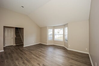 426 Pecan Wood Cir in Fairburn, GA - Building Photo - Building Photo