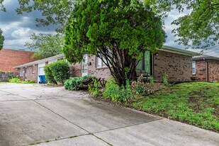 1632-1750 S Kentwood Ave in Springfield, MO - Building Photo