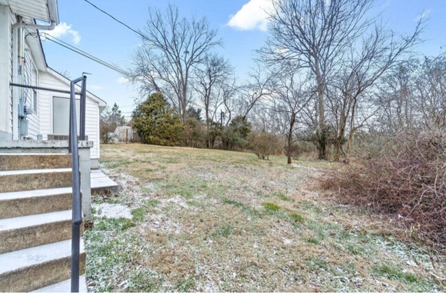 106 Darnell Pl in Clarksville, TN - Building Photo - Building Photo