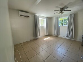 1739 Kamohoalii St in Honolulu, HI - Building Photo - Building Photo