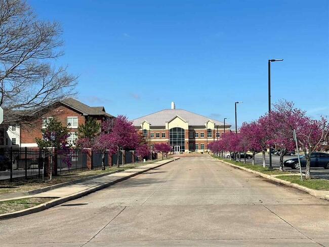 2602 SW D Ave in Lawton, OK - Foto de edificio - Building Photo