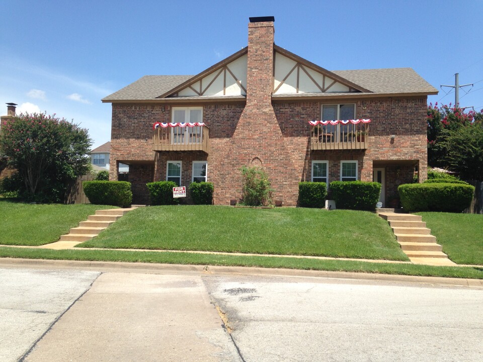 2714 Shady Grove Dr in Bedford, TX - Building Photo