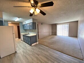 7335 E Quincy Ave in Denver, CO - Foto de edificio - Building Photo