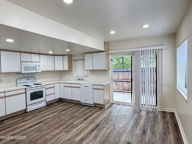 property at 506 E Taylor St