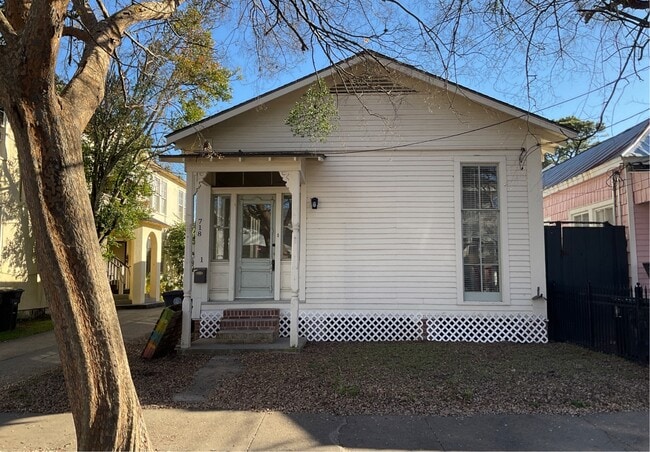 property at 718 Spanish Town Rd