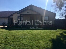 104 E Donna Dr in Merced, CA - Building Photo