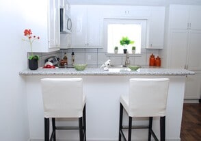 BlueBird Apartments in Baytown, TX - Building Photo