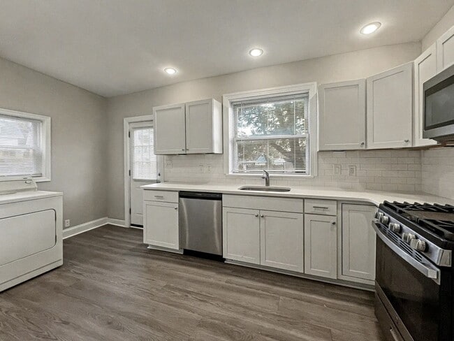 716 E Railroad Ave in Bryn Mawr, PA - Building Photo - Building Photo