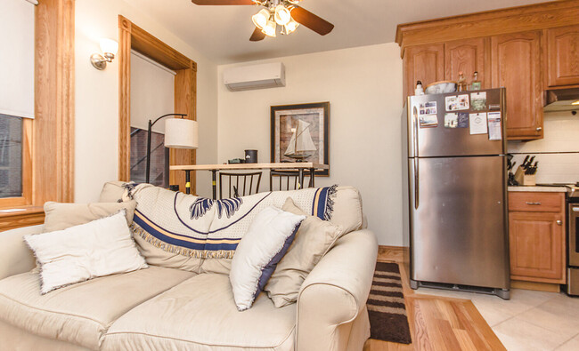 137 Charles St, Unit 3 in Boston, MA - Building Photo - Building Photo