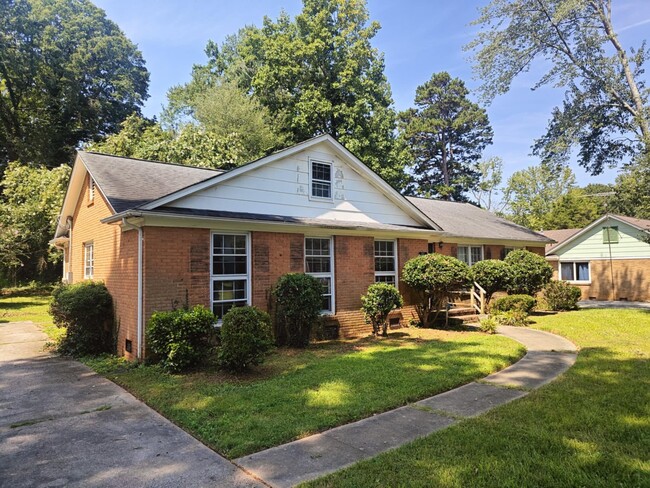 5822 Craftsbury Dr in Charlotte, NC - Foto de edificio - Building Photo