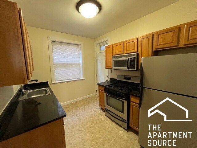 2440 N Hamlin Ave, Unit 2 in Chicago, IL - Building Photo - Building Photo