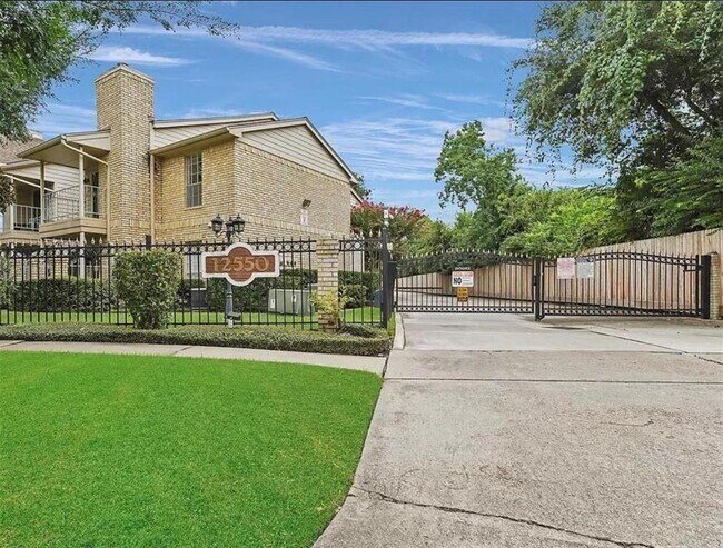 12550 Whittington Dr in Houston, TX - Building Photo - Building Photo