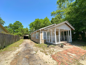 17 Gulf St in Chickasaw, AL - Foto de edificio - Building Photo
