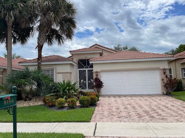 8164 Alberti Dr in Greenacres, FL - Building Photo