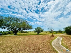 1040 Hwy 80 in Nixon, TX - Building Photo - Building Photo