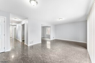 466 Lidgerwood Ave, Unit 468 in Elizabeth, NJ - Building Photo - Building Photo