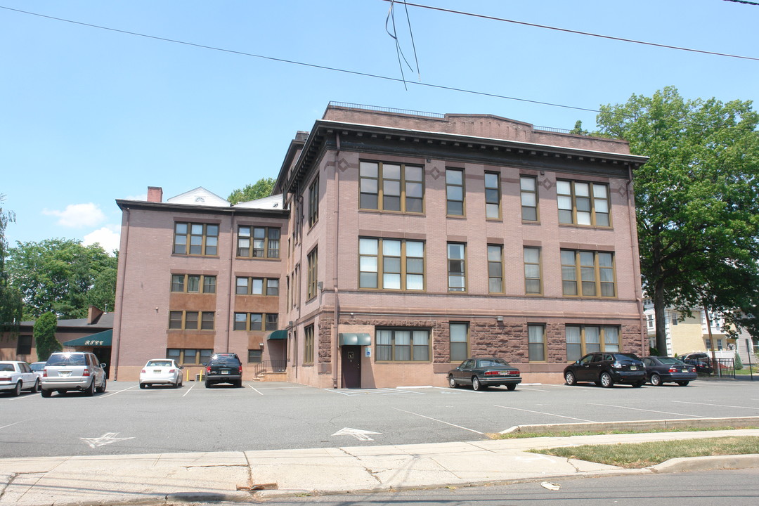 1470 Campbell St in Rahway, NJ - Building Photo