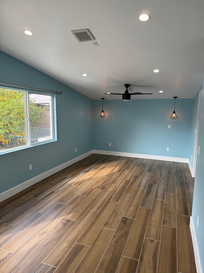 6439 1/2 Graves Ave, Unit 9.5 in Van Nuys, CA - Foto de edificio - Building Photo