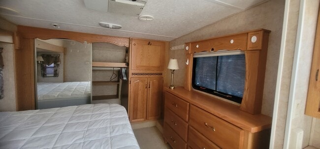 218 W Carson St in Carson, CA - Building Photo - Building Photo