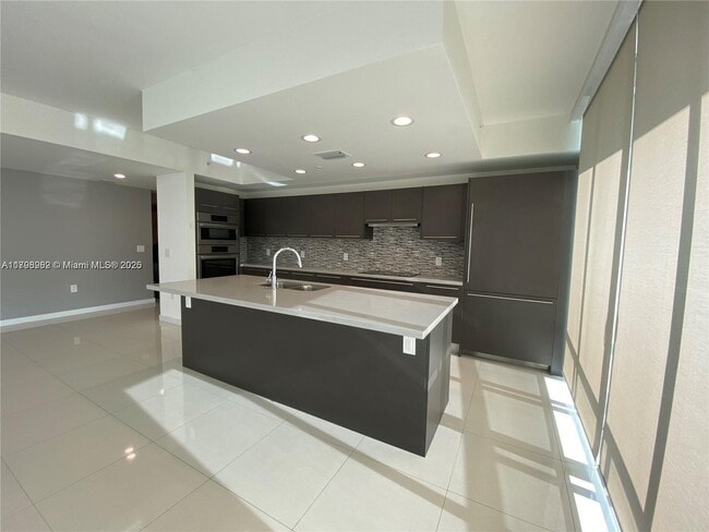 7751 NW 107th Ave, Unit 305 in Doral, FL - Building Photo - Building Photo