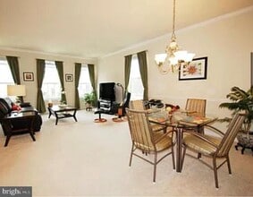 7376 Mockingbird Cir in Glen Burnie, MD - Building Photo - Building Photo
