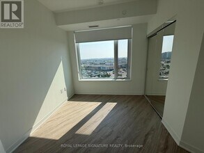 2495 Eglinton Ave W in Mississauga, ON - Building Photo - Building Photo