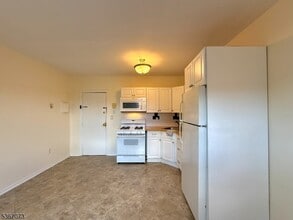 39 Glenridge Ave in Montclair, NJ - Building Photo - Building Photo