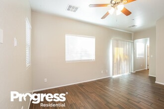9033 Silken Crests Ct in Las Vegas, NV - Building Photo - Building Photo