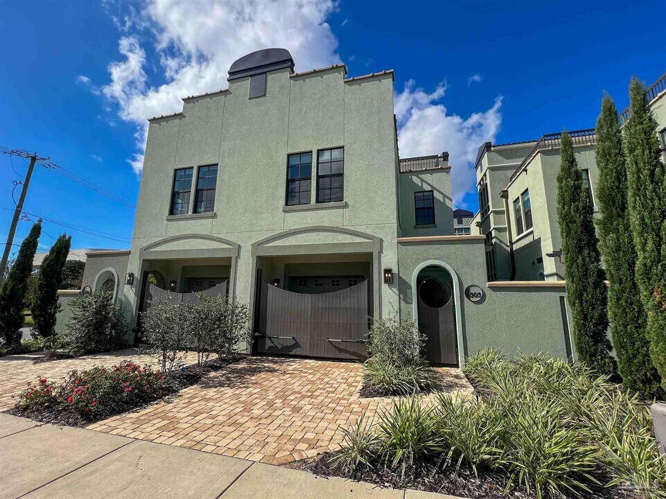303 N 8th Ave in Pensacola, FL - Building Photo