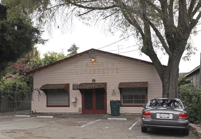 1879 Woodland Ave in Palo Alto, CA - Foto de edificio - Building Photo