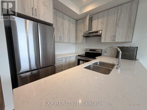 1424 19th Ave in Richmond Hill, ON - Building Photo - Building Photo