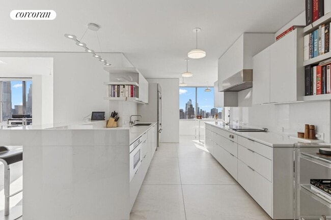 101 W 67th St in New York, NY - Building Photo - Building Photo