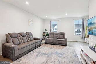 47 Rosemary Wy in Mount Laurel, NJ - Foto de edificio - Building Photo