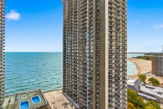 6030 N Sheridan Rd in Chicago, IL - Building Photo - Building Photo