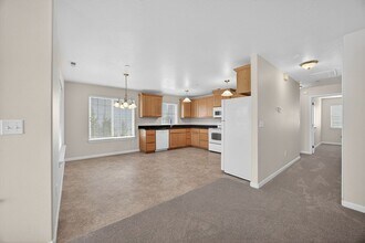 2533 Corona Ave in Medford, OR - Building Photo - Building Photo