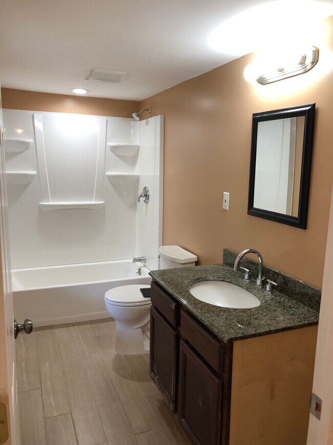 27 Main St, Unit 2 in Hubbardston, MA - Building Photo - Building Photo
