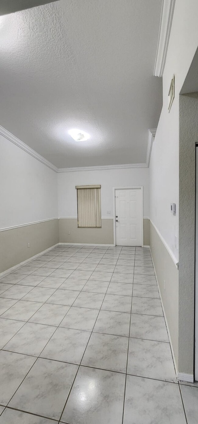 6900 NW 179th St, Unit 210 in Hialeah, FL - Building Photo - Building Photo