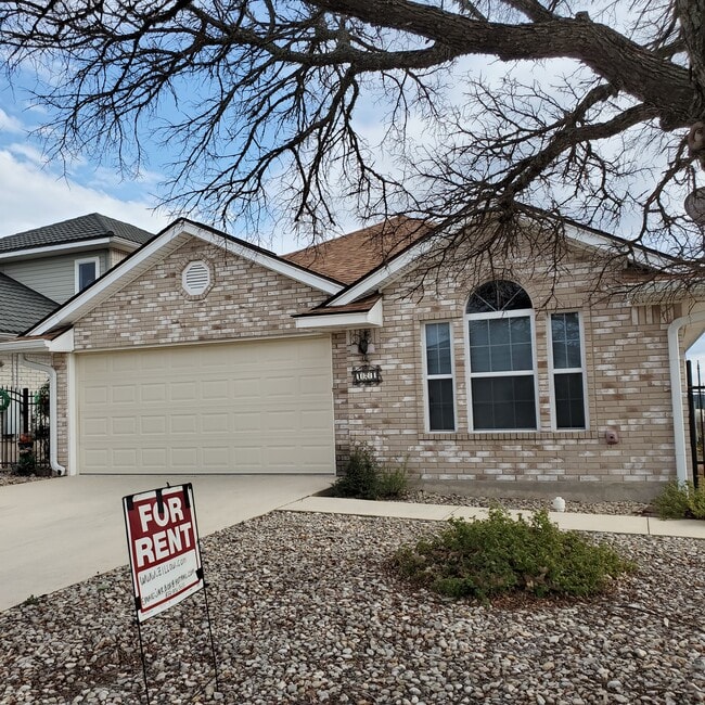 121 Mesa Del Sol in Kerrville, TX - Building Photo - Building Photo