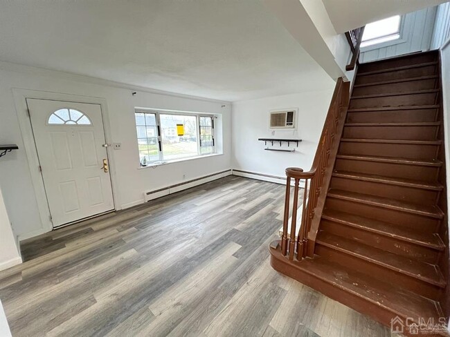 13 Sheridan Ave in East Brunswick, NJ - Building Photo - Building Photo