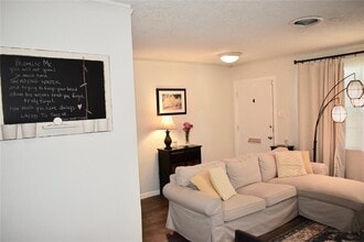 4624 Verone St in Bellaire, TX - Building Photo - Building Photo